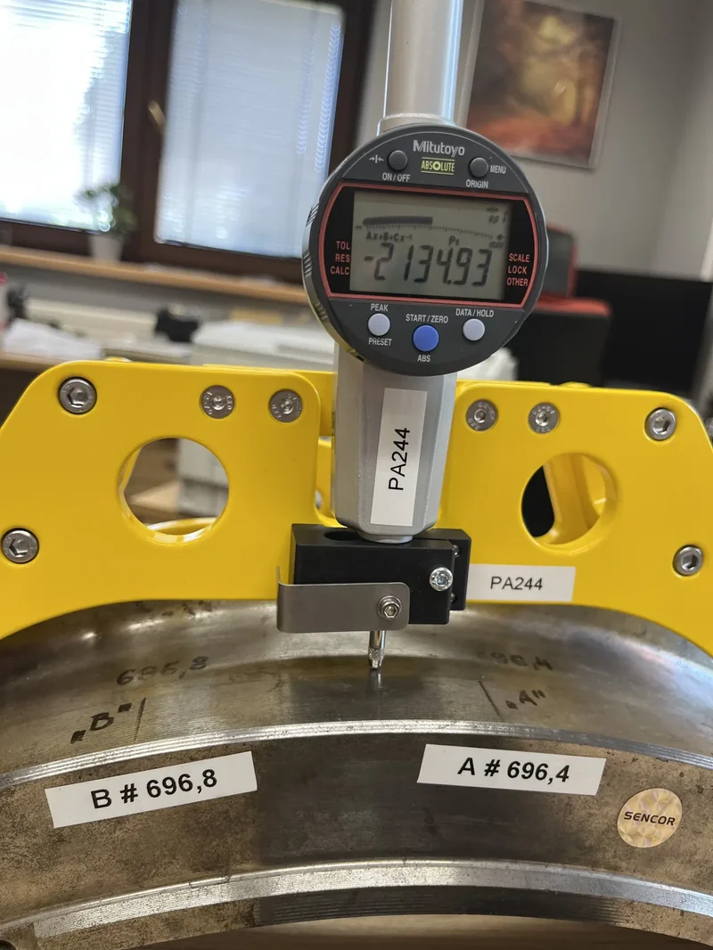Reading the calculated value on the MITUTOYO absolute digital indicator