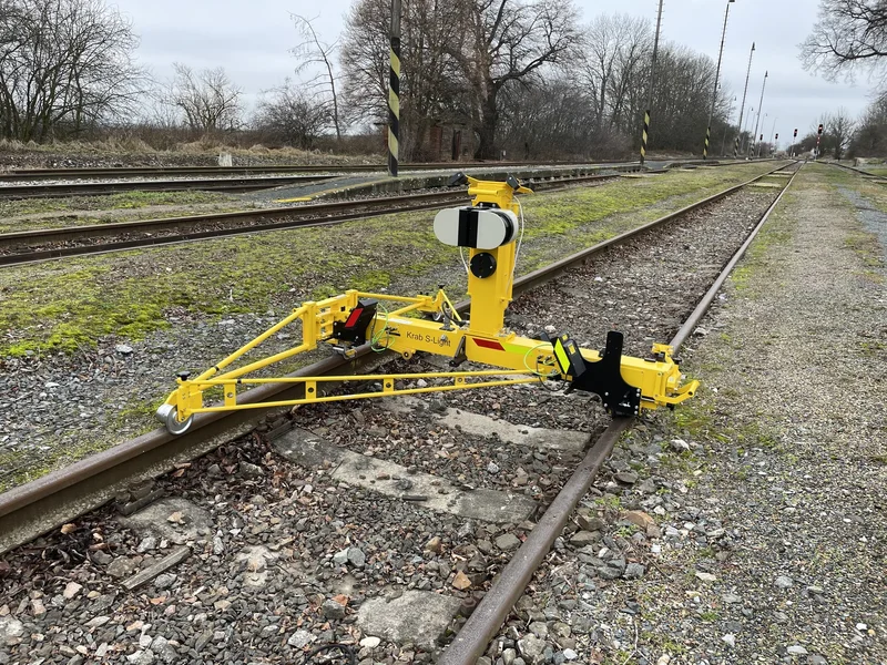 LPS measurement on a station track in winter, signals and masts along the line