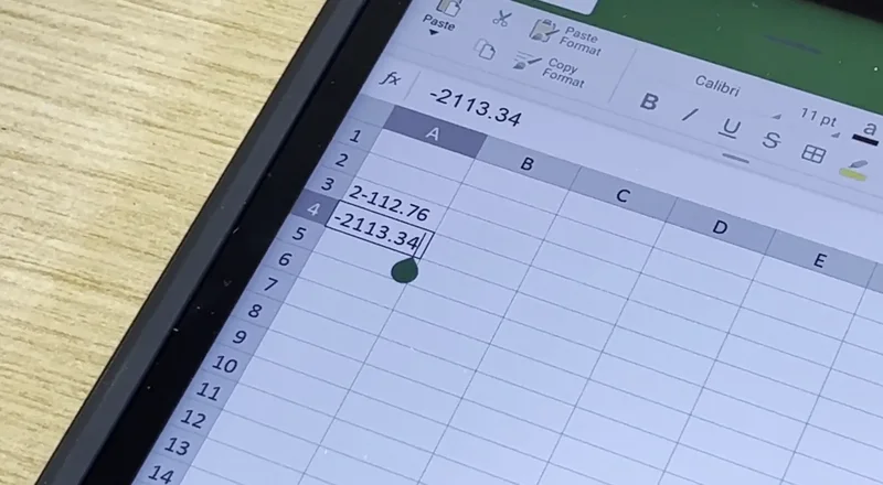 Wheel diameter readings logged wirelessly on a tablet